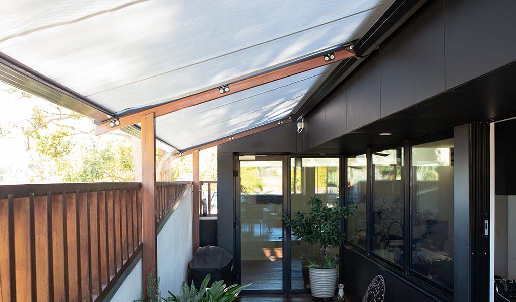 Retractable awnings, retractable roofs and blinds in Balmain for weather protection