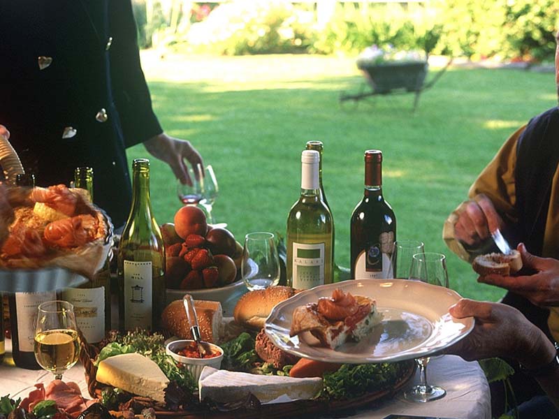 Outdoor Christmas lunch in Australia